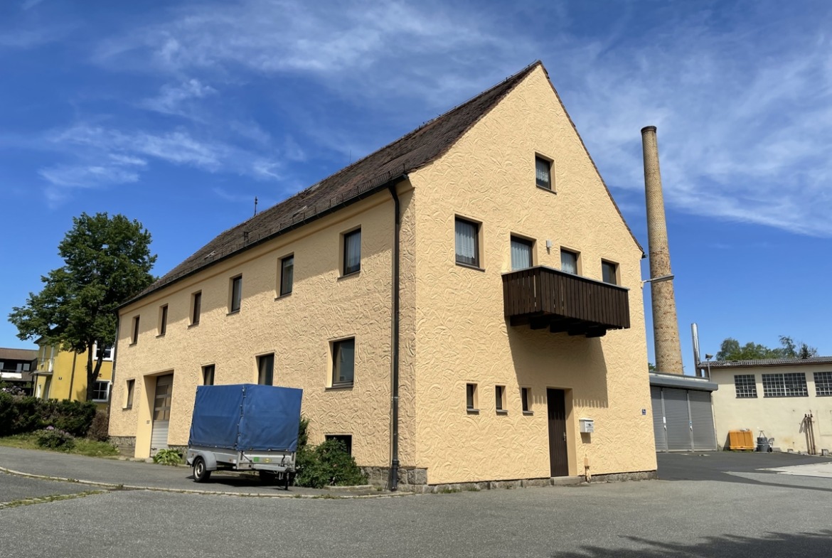 Nebengebäude mit Werkstatt und Wohnung 