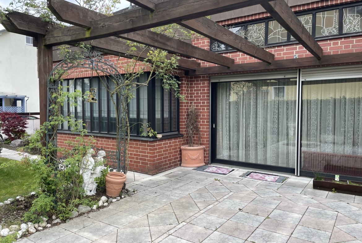 Terrasse mit Pergola 