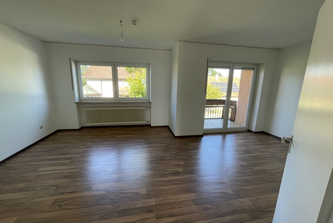 Schlafzimmer mit Balkon im 1. OG 